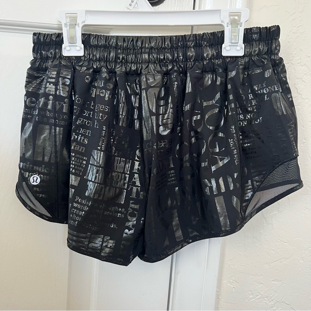 Lululemon Hotty Hot Low-Rise Lined Shorts 2.5” Black - Picture 4 of 8